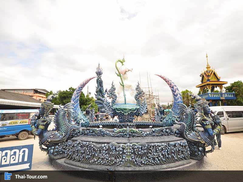 ด้านหน้าสัญลักษณ์ของวัดร่องเสือเต้น