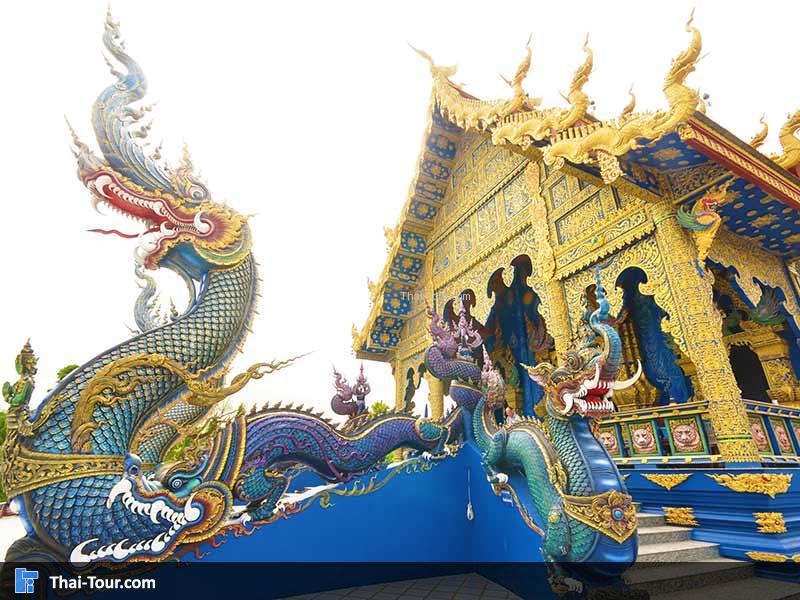 ด้านหน้าวิหาร