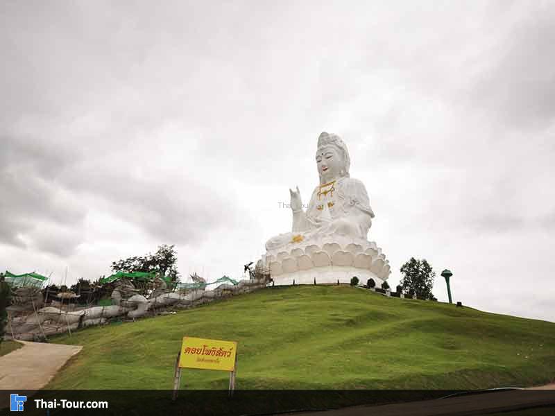 ประดิษฐานรูปแกะสลักเจดียืเก้าชั้น