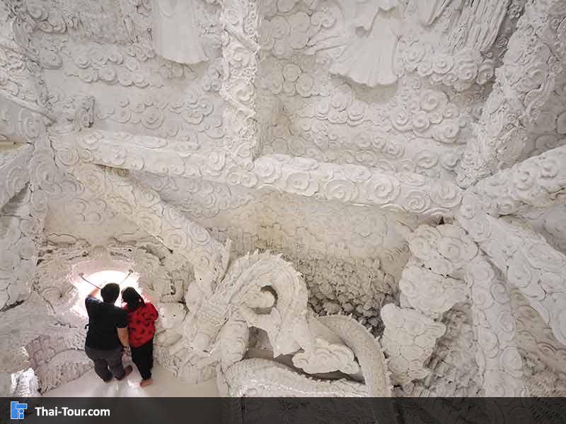 ภายในหน้าต่างมังกร