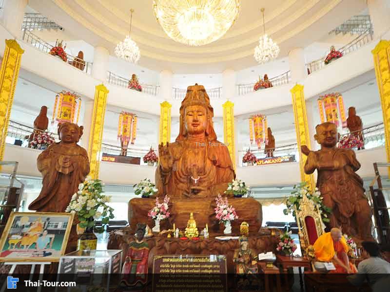 เจ้าแม่กวนอิมแกะสลักจากไม้จันหอมองค์ใหญ่มาก