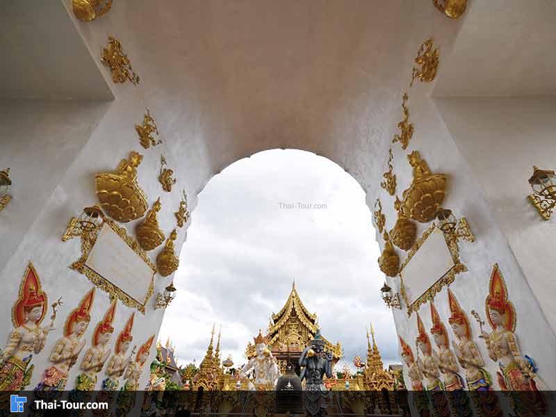 ซุ้มประตูทางเดินเข้าไป 