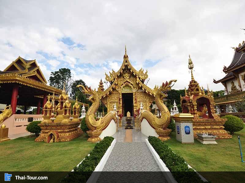 ด้านข้างของวิหาร 