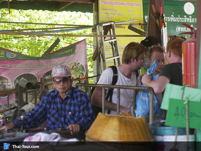 มีบริการขับรถชมสวนๆ