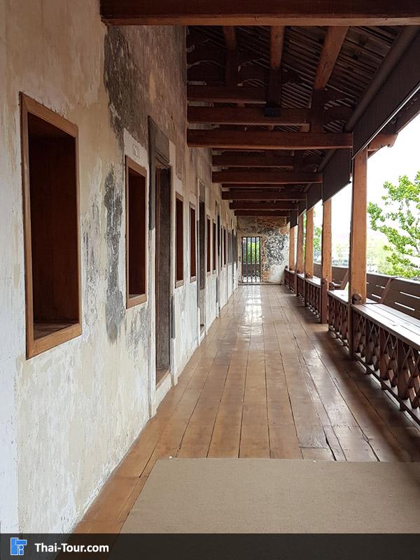 เดินชมโดยรอบ