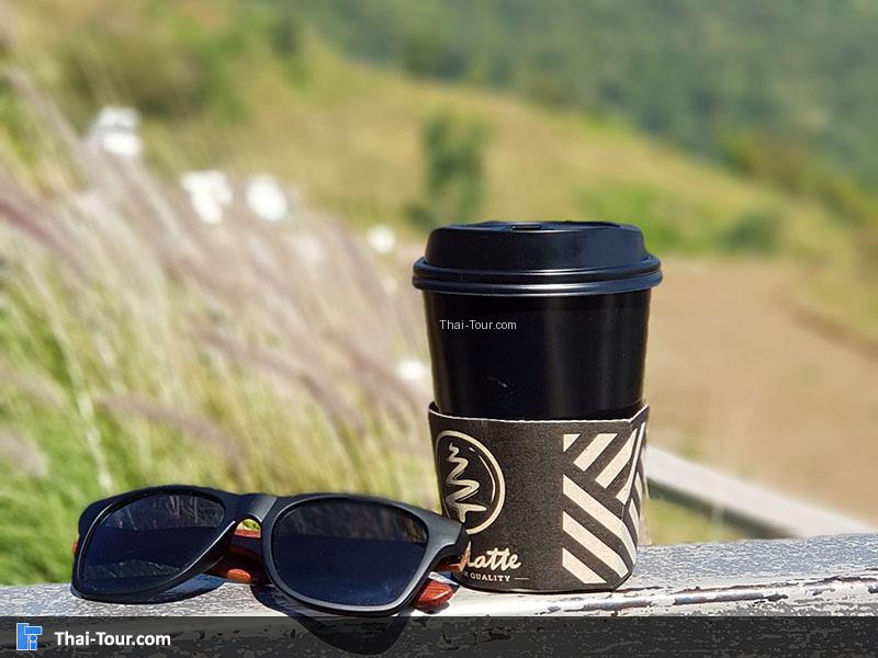 กาแฟ คู่กับแว่นตากันแดด