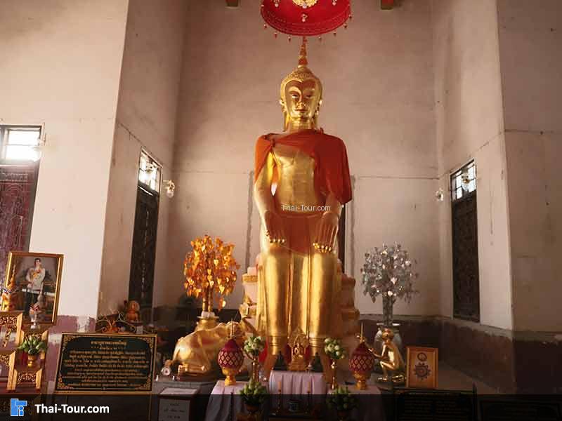 พระพุทธรูปยืน ภายใน