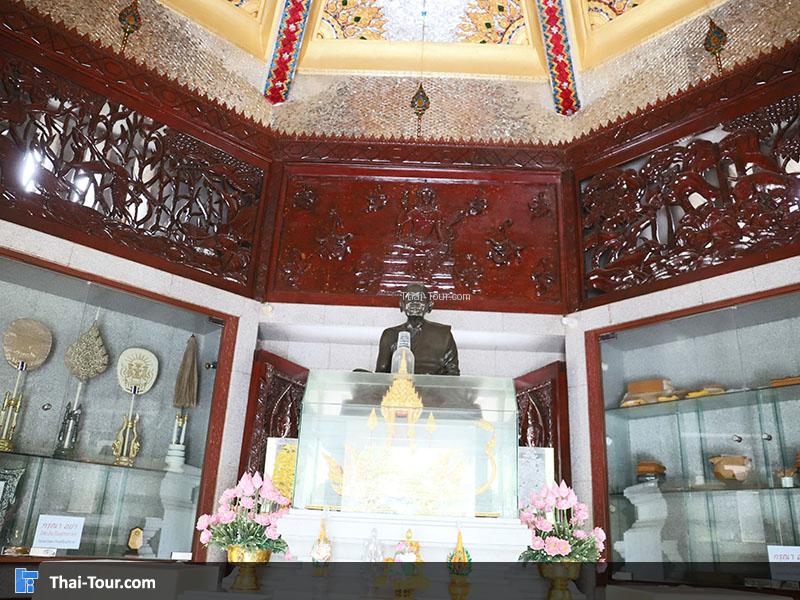 ด้านในของ วัดหินหมากเป้ง