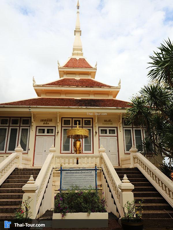 ศาลาหุ่นขี้ผึ้งหลวงปู่เทสก์ เทสรังสี