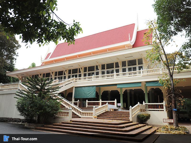 ลานหินริมโขงวัดหินหมากเป้ง