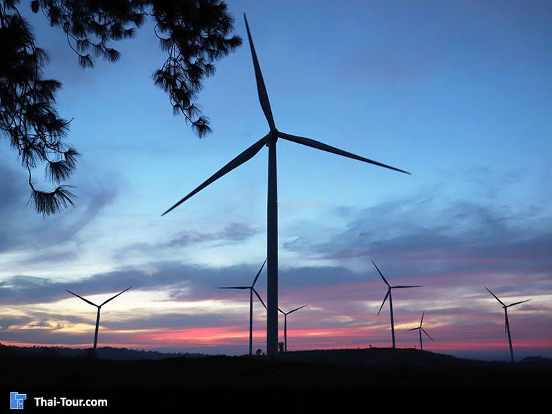 บรรยากาศพระอาทิตย์ตกที่ ระเบียงกังหัน