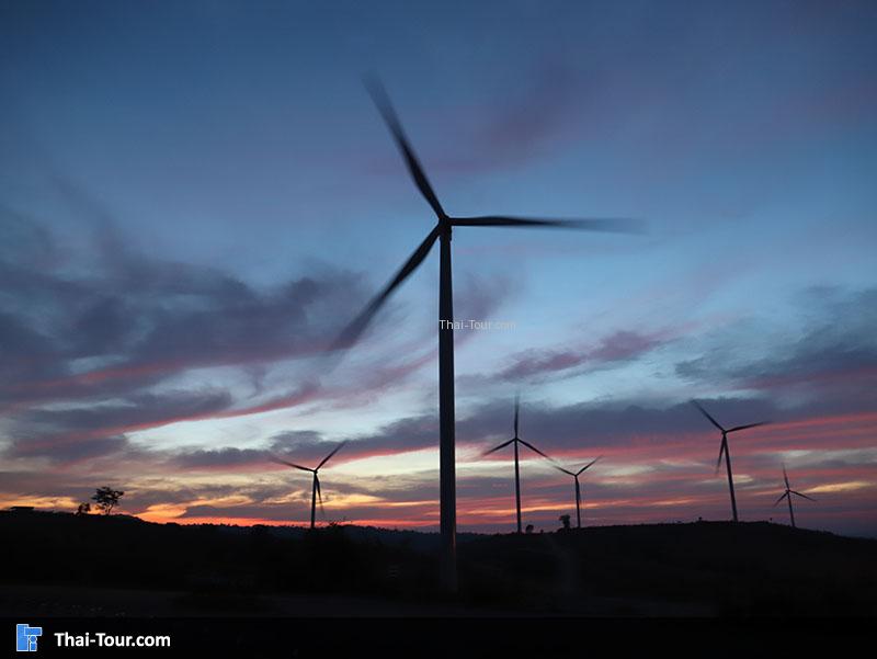 บรรยากาศพระอาทิตย์ตกที่ ระเบียงกังหัน