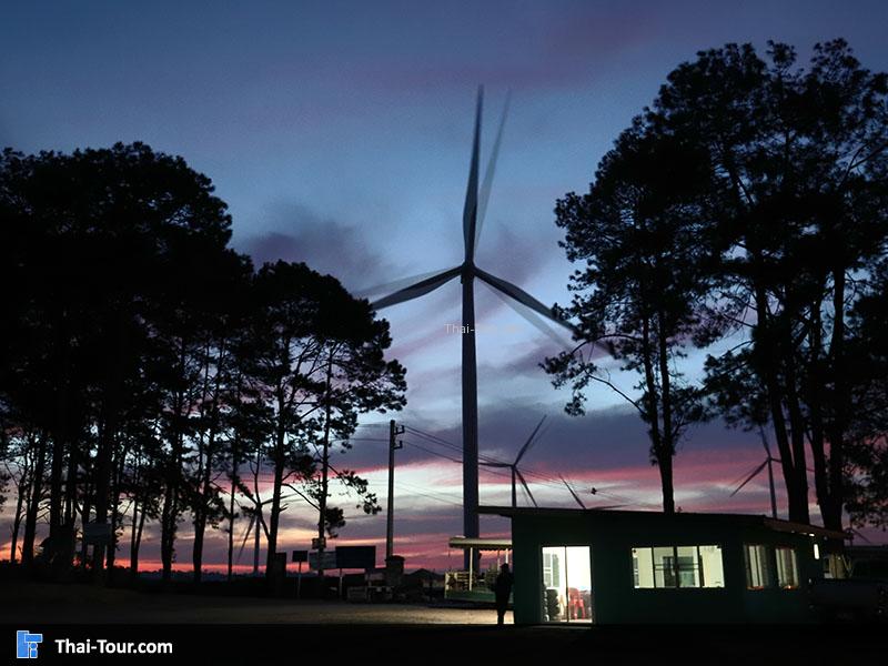 บรรยากาศพระอาทิตย์ตกที่ ระเบียงกังหัน