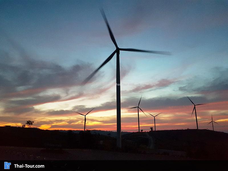 บรรยากาศพระอาทิตย์ตกที่ ระเบียงกังหัน