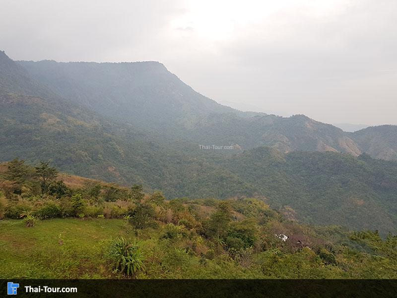 วิวรอบๆ ของวัดผาซ่อนแก้ว