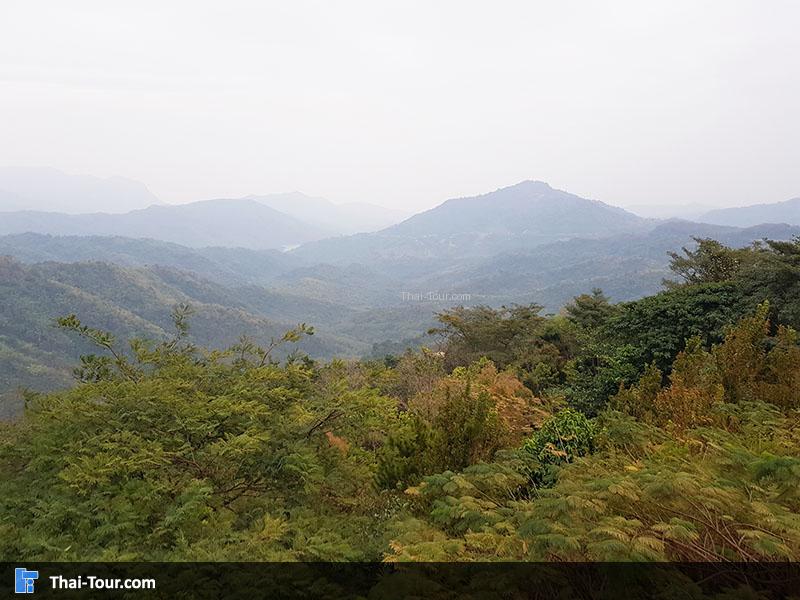 วิวรอบๆ ของวัดผาซ่อนแก้ว