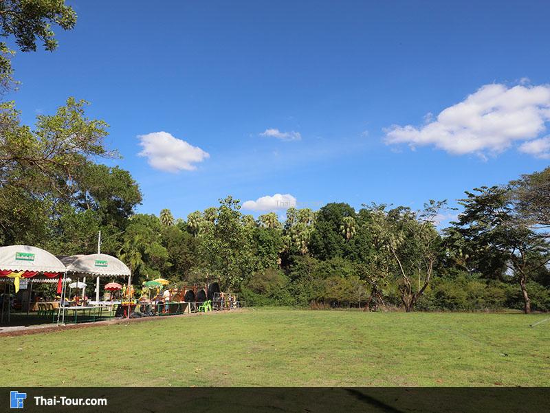 บรรยากาศสวยๆ ด้านหน้าของ คำชะโนด