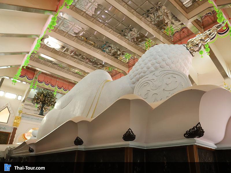 ด้านหลัง พระนอน วัดป่าภูก้อน