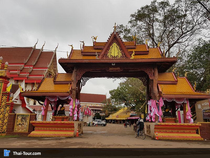 ซุ้มประตูทางเข้าวัด