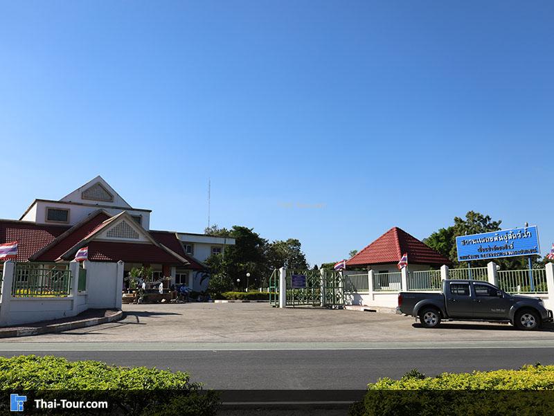  ด้านหน้าเขื่อนป่าสักชลสิทธิ์ 