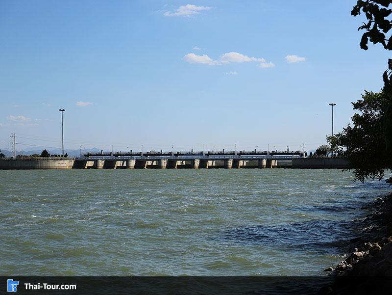 วิวเขื่อนป่าสักชลสิทธิ์ 