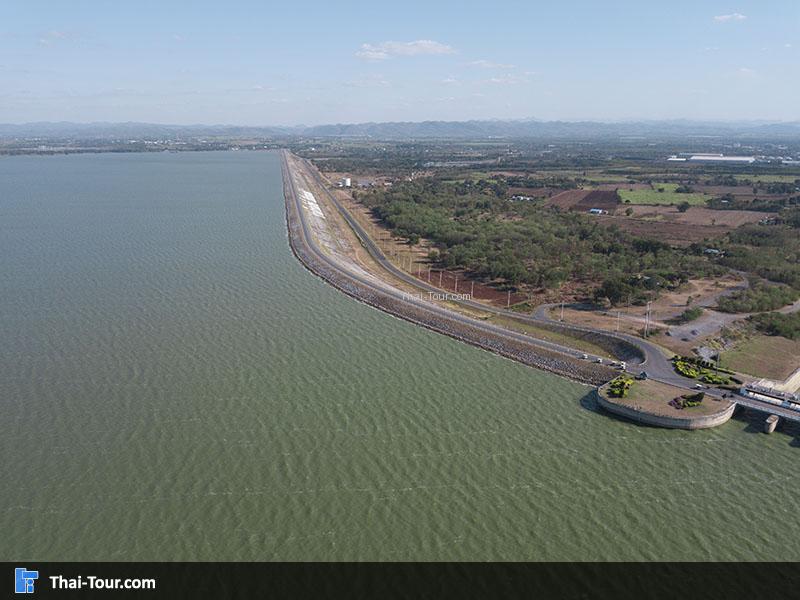 วิวมุมสูงของ เขื่อนป่าสักชลสิทธิ์ 