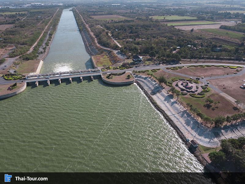 วิวมุมสูงของ เขื่อนป่าสักชลสิทธิ์ 