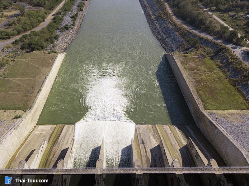 วิวมุมสูงของ เขื่อนป่าสักชลสิทธิ์ 