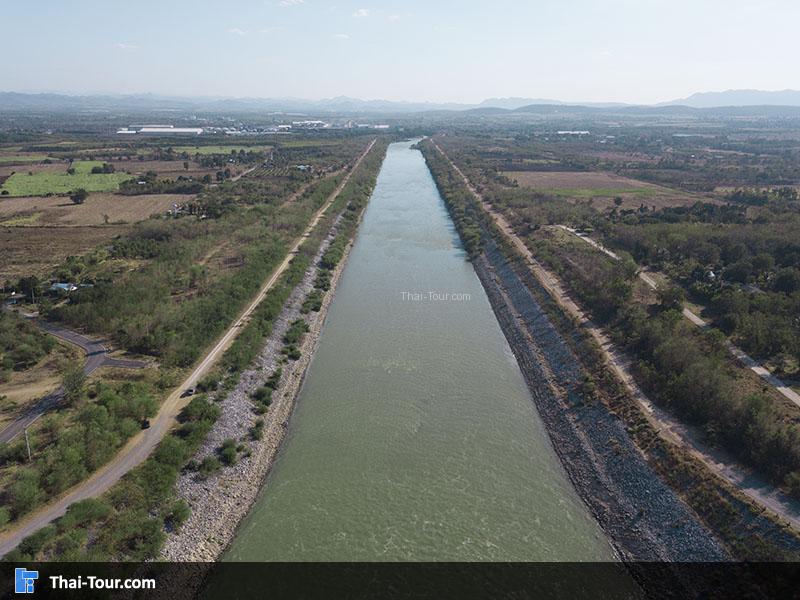 วิวมุมสูงของ เขื่อนป่าสักชลสิทธิ์ 