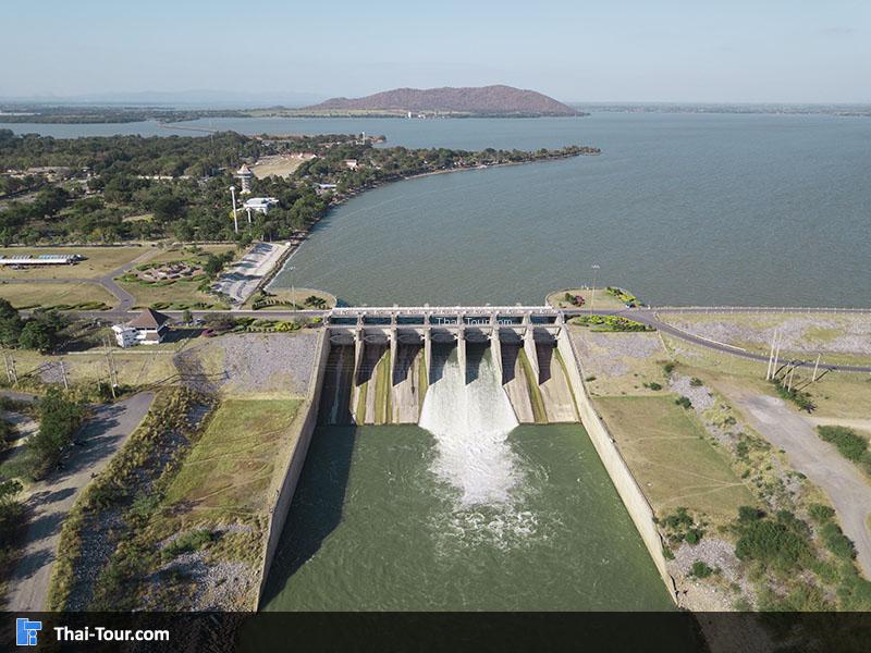 วิวมุมสูงของ เขื่อนป่าสักชลสิทธิ์ 