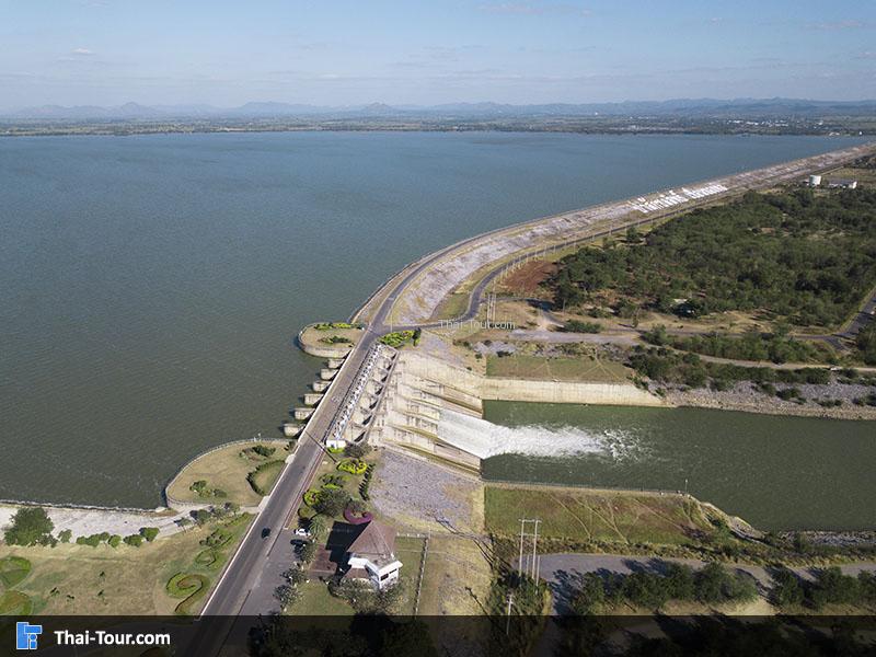 วิวมุมสูงของ เขื่อนป่าสักชลสิทธิ์ 