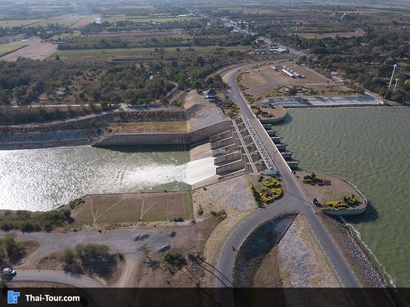 วิวมุมสูงของ เขื่อนป่าสักชลสิทธิ์ 