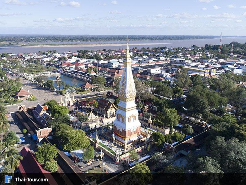 วิวมุมสูงด้านบนของ พระธาตุพนม