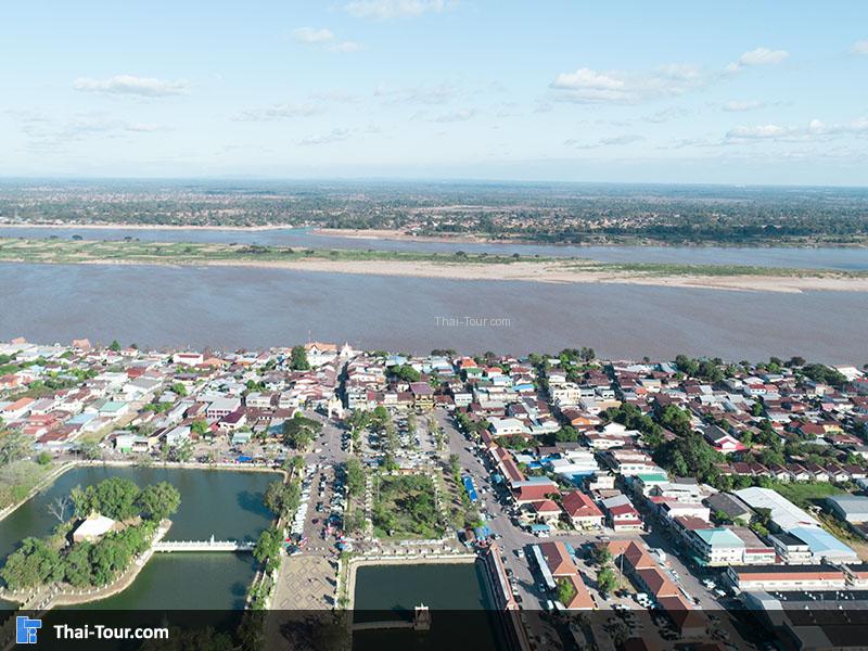 วิวมุมสูงด้านบนของ พระธาตุพนม