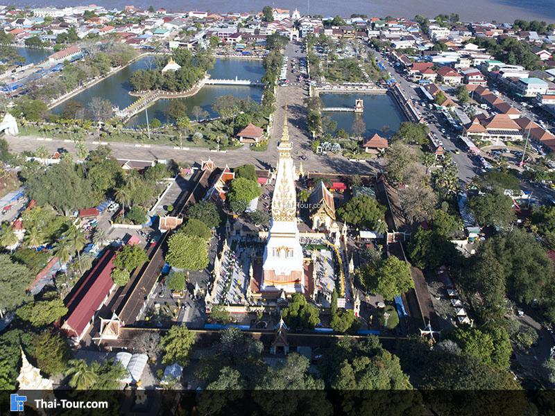 วิวมุมสูงด้านบนของ พระธาตุพนม