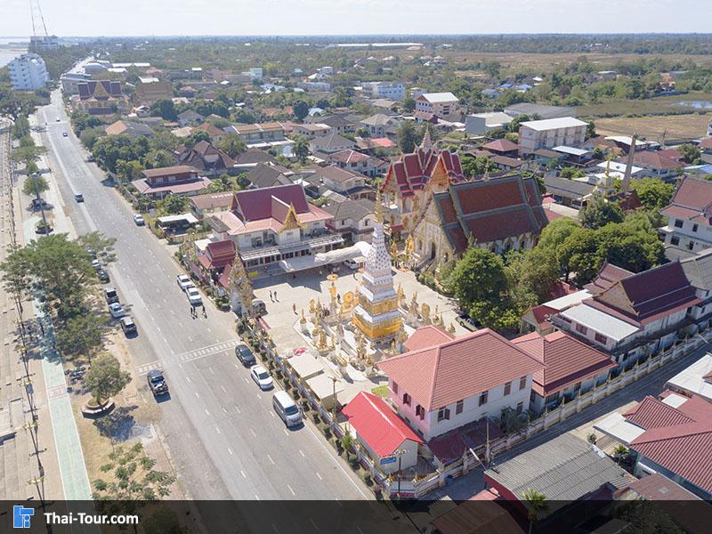 วิวริมถนนใกล้ๆ พระมหาธาตุ