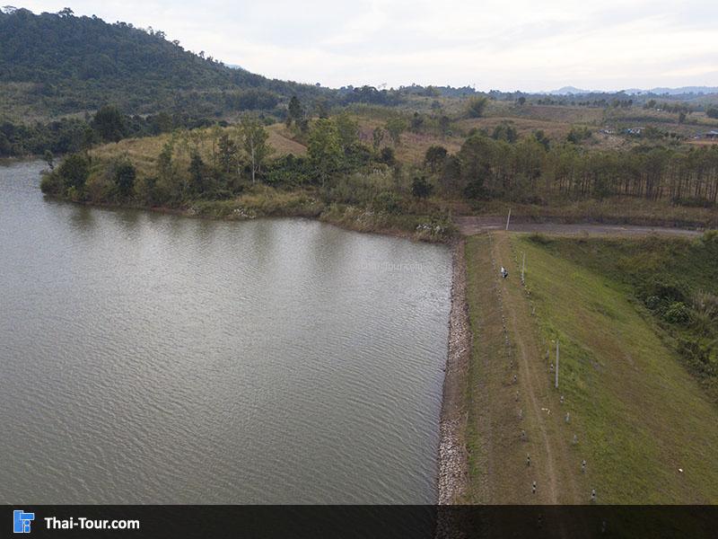 บรรยากาศเย็นสบายที่ อ่างเก็บน้ำรัตนัย