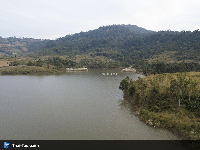 บรรยากาศเย็นสบายที่ อ่างเก็บน้ำรัตนัย