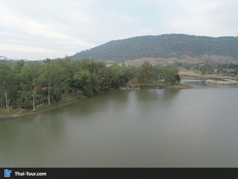 บรรยากาศเย็นสบายที่ อ่างเก็บน้ำรัตนัย
