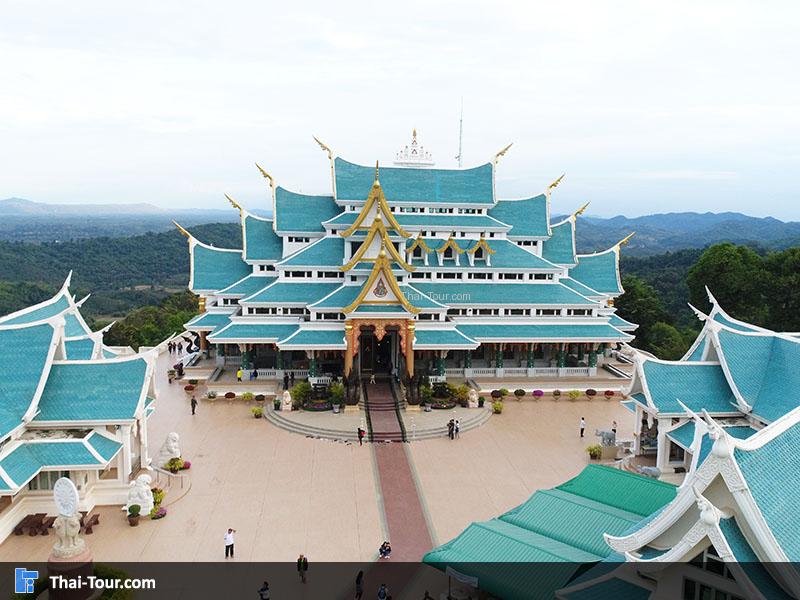 วิวมุมสูงด้านนอกของวัดป่าภูก้อน