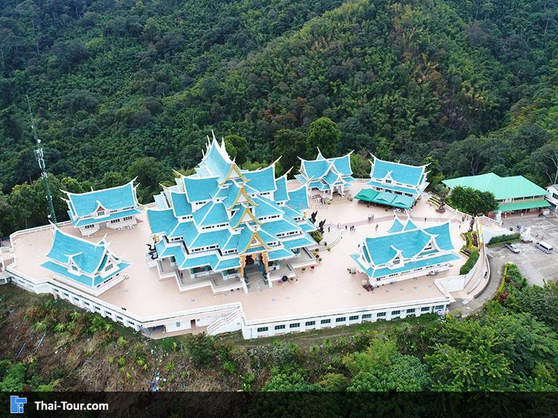 วิวมุมสูงด้านนอกของวัดป่าภูก้อน