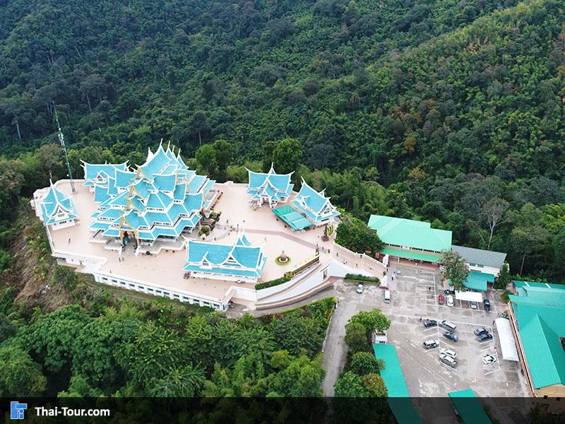 วิวมุมสูงด้านนอกของวัดป่าภูก้อน