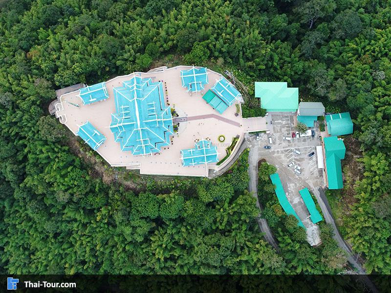 วิวมุมสูงด้านนอกของวัดป่าภูก้อน