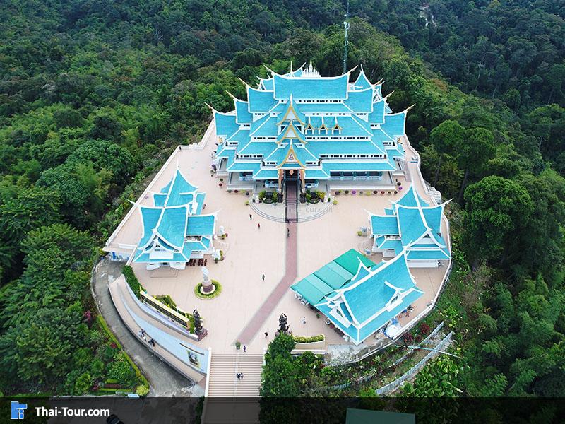 วิวมุมสูงด้านนอกของวัดป่าภูก้อน