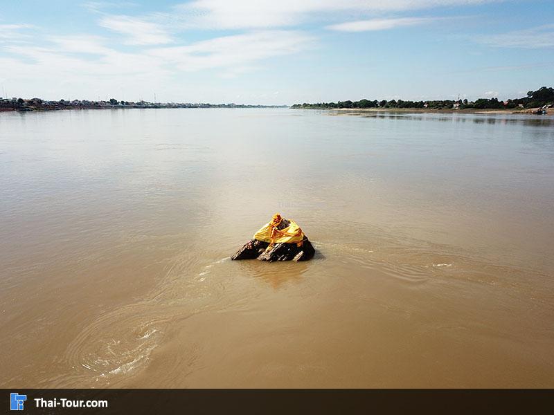 พระธาตุกลางน้ำ