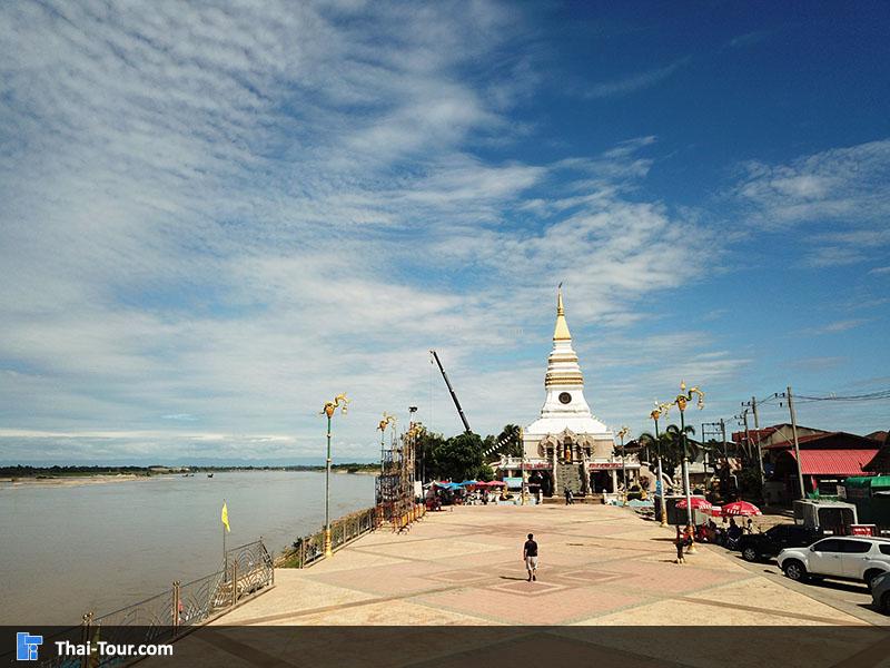 บรรยากาศข้างๆ ริม พระธาตุหนองคาย