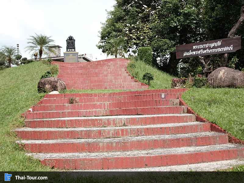 บรรไดทางขึ้น พระตำหนักสุคิริน