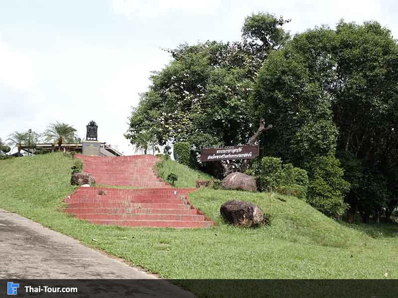 บรรไดทางขึ้น พระตำหนักสุคิริน