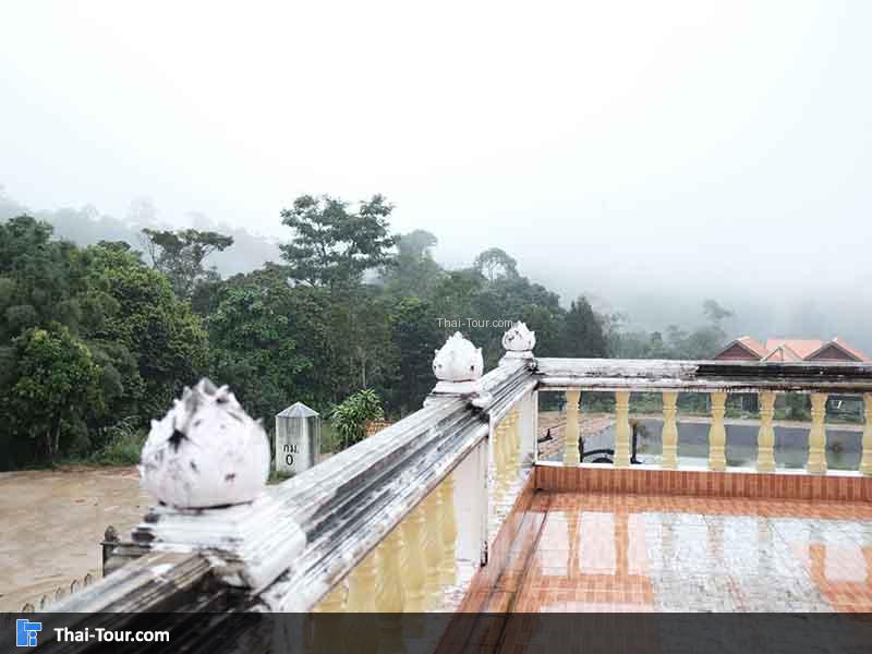 ระเบียงใน วัดภูเขาทอง