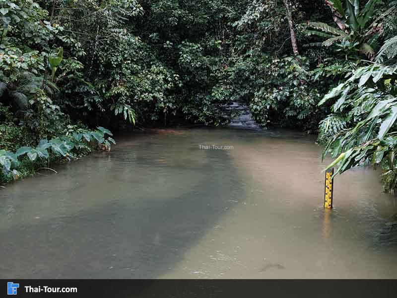 น้ำในเขื่อน